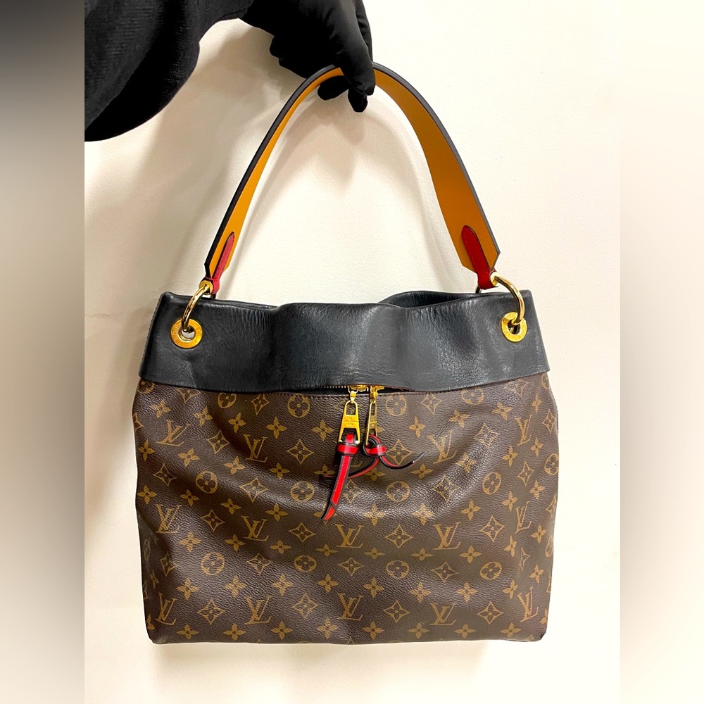 Louis Vuitton Tuileries Hobo Monogram Canvas With Leather
Brown